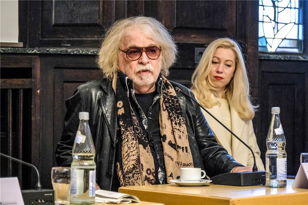 Roncalli in Recklinghausen: „Manege frei, das Spiel kann beginnen“ „Wir stehen in den Startlöchern“: Roncalli-Direktor Bernhard Paul bei der Vorstellung des neuen Programms in Recklinghausen.