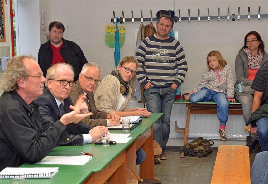Hausaufgabenbetreuung bis zum Herbst gesichert "Wir stehen vor dem Problem der Finanzierung", erklärte Siegfried Störmer (l.), Vorsitzender des Ausschusses für Bildung und erklärte, dass der Stadt Lünen derzeit die Hände für eine Finanzierung der Hausaufgabenbetreuung gebunden seien.