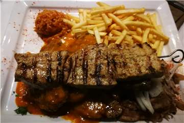 Wir waren zum Restaurant-Check im Metaxa. Dort gab es vor allem eins: reichlich Fleisch!