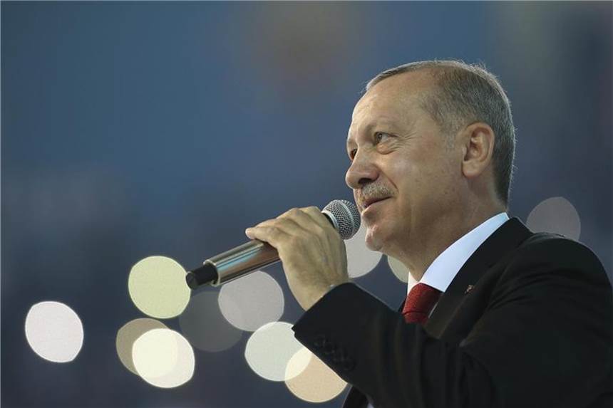 Erdogan: Geduld mit Zentralbank ist begrenzt „Wir werden die Ergebnisse der Unabhängigkeit sehen“, sagte Erdogan mit Blick auf die formelle Unabhängigkeit der türkischen Zentralbank von der politischen Führung. Foto: Presidency Press Service/AP