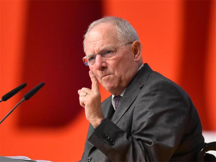 Elektroautos: Schäuble ist gegen eine Kaufprämie «Wir werden sehr viel mehr Mittel für gemeinsame europäische Verteidigungsinitiativen aufwenden müssen», sagt der Bundesfinanzminister.