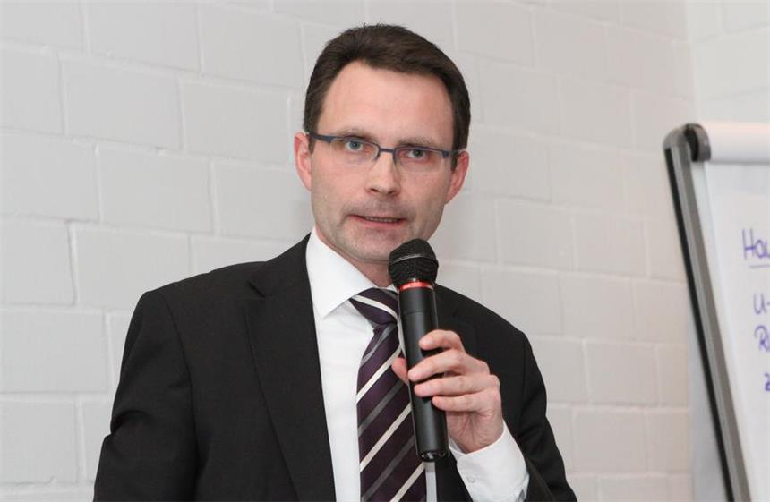 SPD und UWG sauer auf Bürgermeister Risthaus "Wir wissen ganz genau, wo noch Sparpotenzial ist", so Bürgermeister Dr. Bert Risthaus bei der Bürgerversammlung am Montagabend, "aber da tut es richtig weh zu sparen".