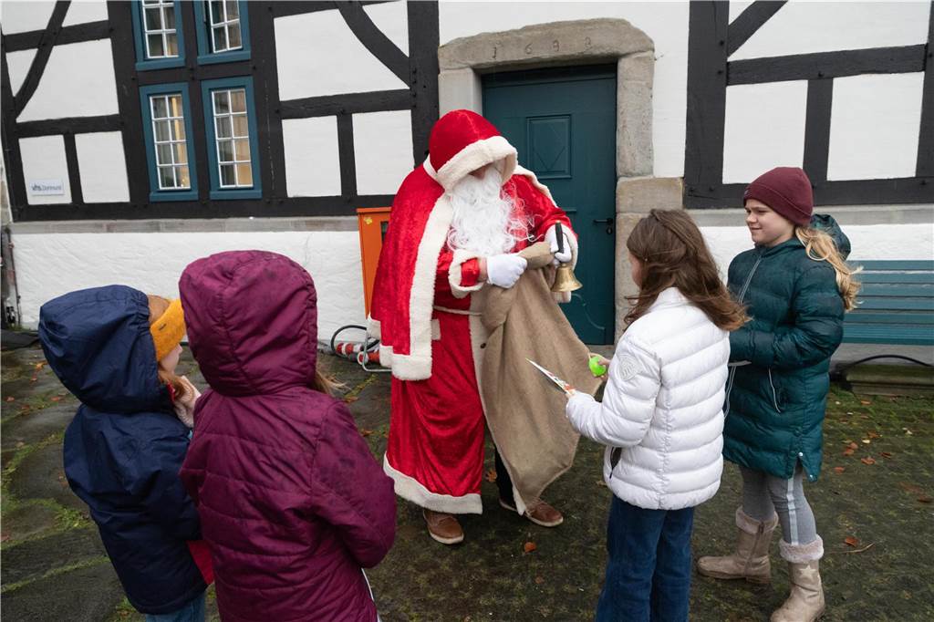 Wir zeigen die schönsten Bilder vom Nikolausmarkt 2023 in Aplerbeck.