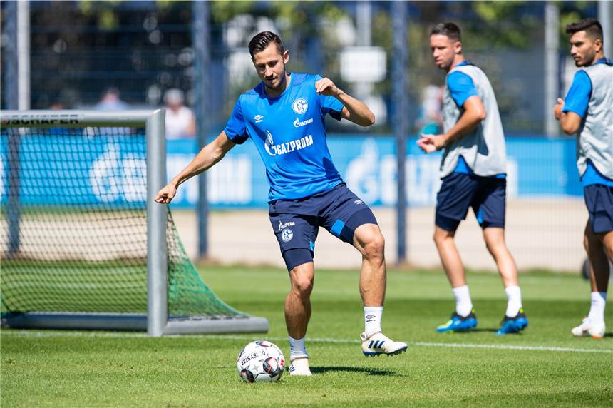 Welche Spieler verlassen Schalke 04 in der Winterpause? Wird bei Fortuna Düsseldorf hoch gehandelt: Steven Skrzybski (am Ball).