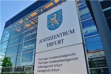 Wird ein Mitarbeiter durch einen Privatdetektiv observiert, verletzt dies sein Persönlichkeitsrecht. Das entschied das Landesarbeitsgericht Erfurt. Foto: Martin Schutt