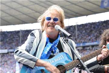 Wird regelmäßig vor der Ostkurve die Hertha-Hymne darbeiten: Sänger Frank Zander. Foto: Soeren Stache