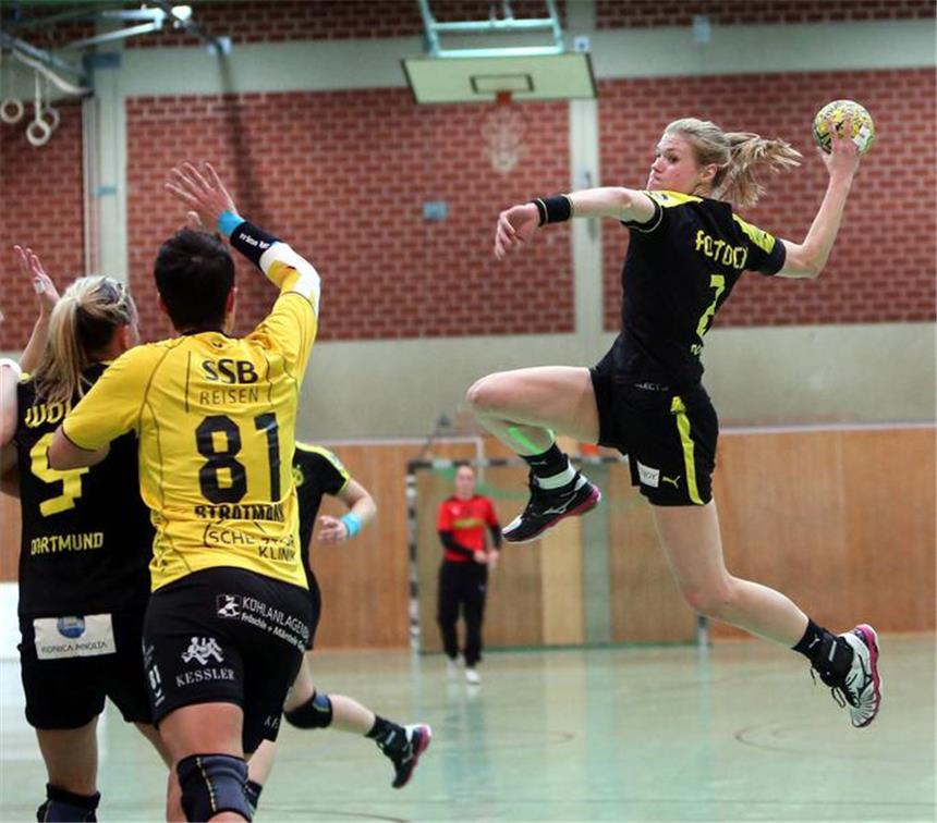 BVB-Frauen empfangen zum Start Bensheim/Auerbach Wird Sally Potocki (r.) neue Kapitänin der BVB-Frauen?