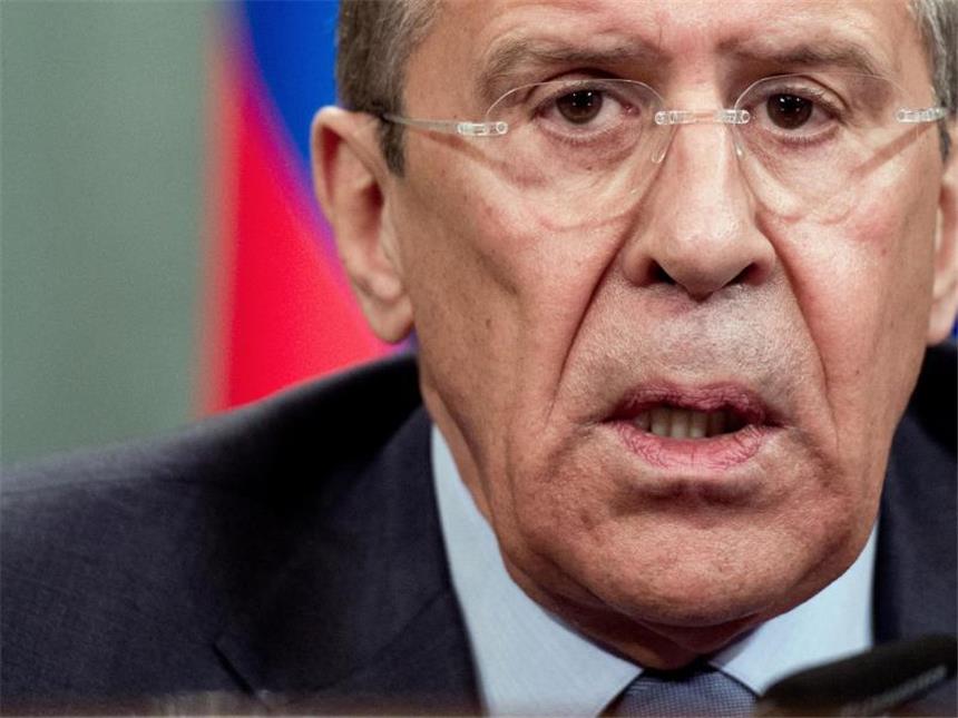 EU und USA verstärken mit neuen Sanktionen Druck auf Moskau Wirft Brüssel vor, Öl ins Feuer zu gießen: Der russische Außenminister Sergej Lawrow. Foto: Bernd von Jutrczenka/Archiv