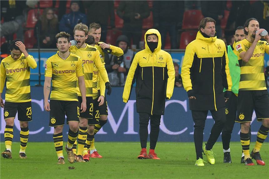 BVB glänzt in Leverkusen vor allem durch Ideenlosigkeit Wirklich zufrieden konnte die BVB-Spieler mit ihrer Leistung in Leverkusen nicht sein.