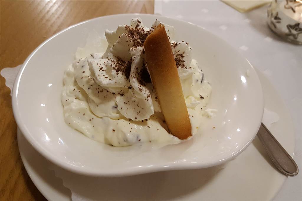 Das M3 setzt im modernen Ambiente auf klassische Gerichte und saisonale Küche Wirkt auf den ersten Blick nach einer kleinen Portion Herrencreme, doch der Teller war tief. Gut so, denn sie schmeckte köstlich.