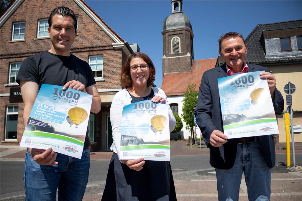 Nordkirchen aus der Vogelperspektive erleben - Montgolfiade macht‘s möglich Wirtschaftsförderer Manuel Lachmann (l.), Tourismusmanagerin Maike Teetz und Bürgermeister Dietmar Bergmann freuen sich schon auf die Montgolfiade in Nordkirchen.