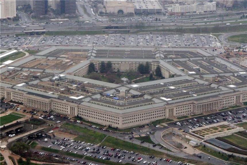 Pentagon forschte jahrelang heimlich nach UFOs Wissen die etwas, was wir nicht wissen? Das US-Verteidigungsministerium Pentagon hat jahrelang heimlich nach UFOs geforscht. Foto: Charles Dharapak