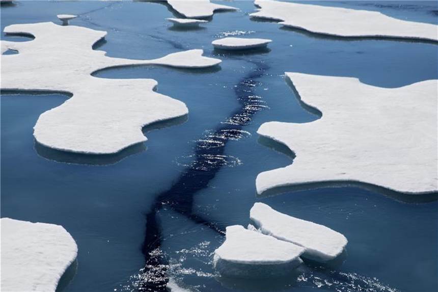 Das Eis in der Arktis schmilzt, die Schiffe kommen Wissenschaftler sind sich einig, dass die Arktis in den nächsten 30 bis 50 Jahren eisfrei sein wird. Foto: David Goldman/AP