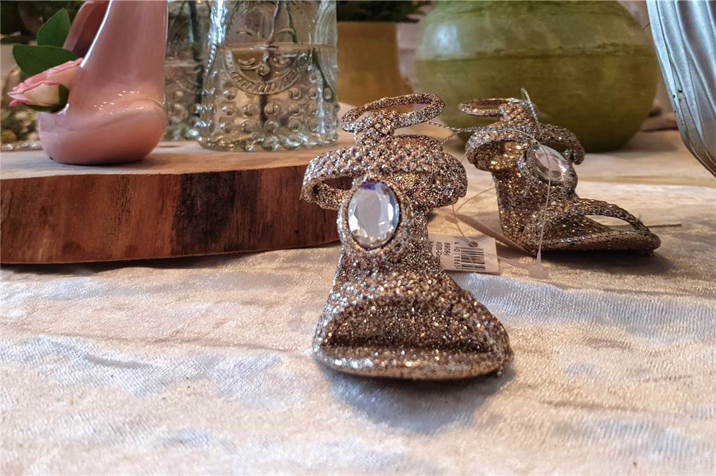 Ahauser Traumhochzeitstage: Besuchsmagnet mit gelebter Leichtigkeit Witziges Detail: Auch Weihnachtsbaumschmuck gab es zu kaufen.