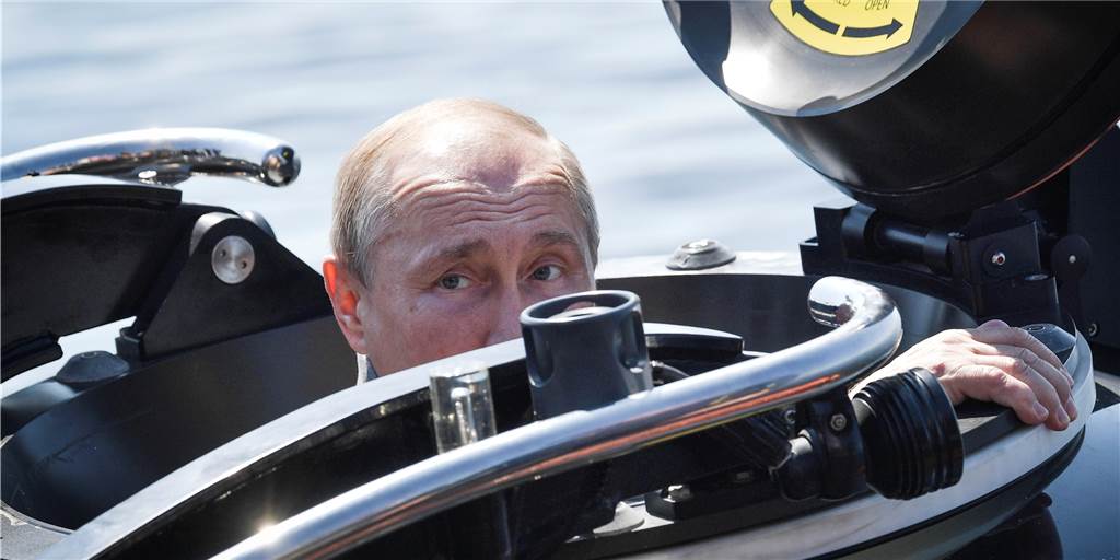 Unterwasserdrohne Poseidon: Putins teuflische Tsunamiwaffe Wladimir Putin, Präsident von Russland, an Bord eines Forschungs-U-Bootes C-Explorer 3.11.