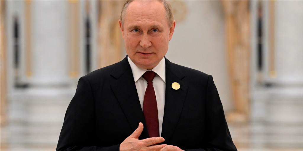 „Putin droht“ – Welche Länder die Tiraden des Kremlherrschers treffen Wladimir Putin, Präsident von Russland, spricht mit Journalisten nach dem Gipfeltreffen der Anrainerstaaten des Kaspischen Meeres.