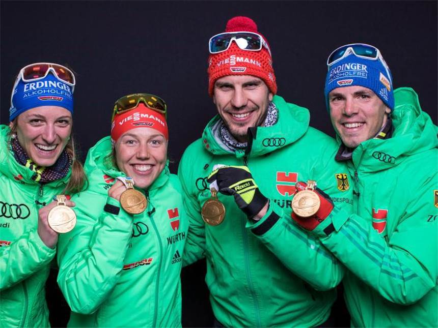 Deutsche Mixed-Staffel gewinnt Gold bei Biathlon-WM WM-Gold für Vanessa Hinz (v.l.), Laura Dahlmeier, Arnd Peiffer und Simon Schempp. Foto: Poolfoto Biathlon Hochfilzen/Christian Manzoni