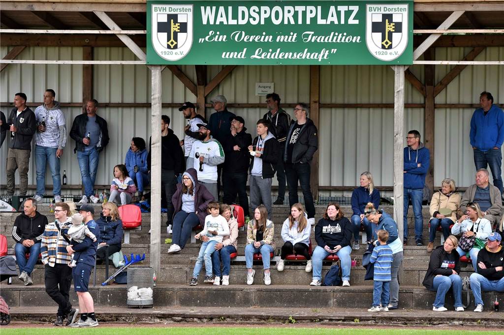So blicken die Vereine auf die Maßnahmen im Fußballkreis Zuschauertribüne beim BVH Dorsten