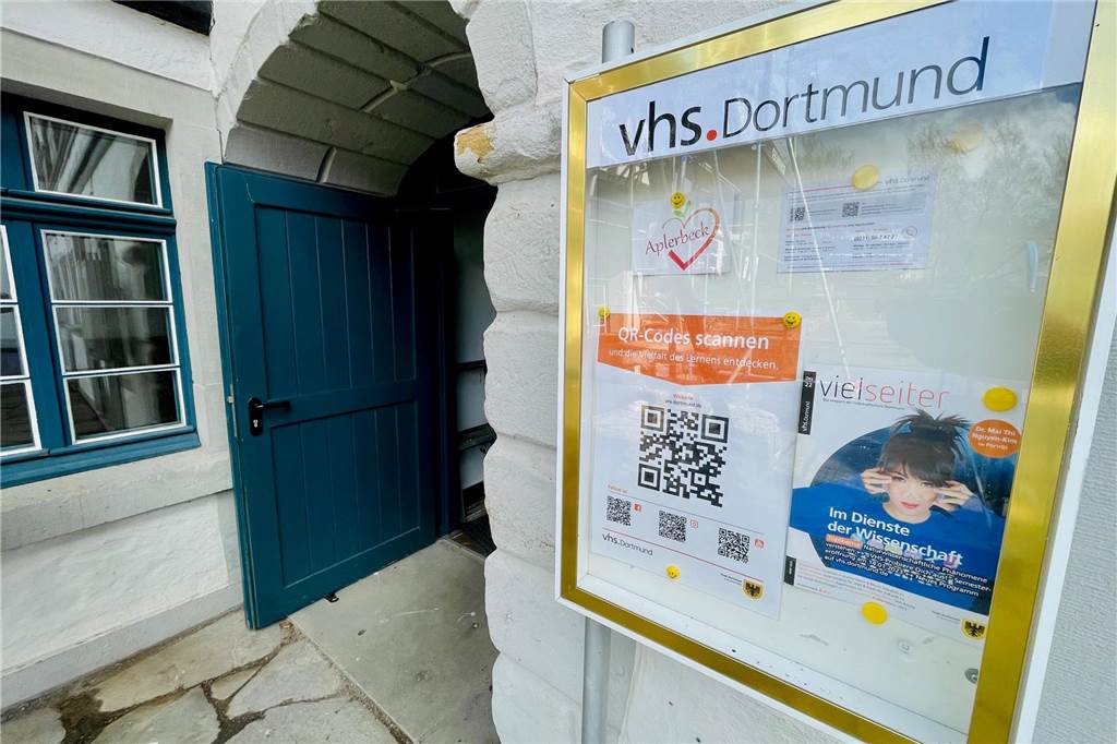 Im Haus Rodenberg wird es keine Gastronomie mehr geben Wo einmal Speisekarten zu finden waren, hängt jetzt das VHS-Programm.