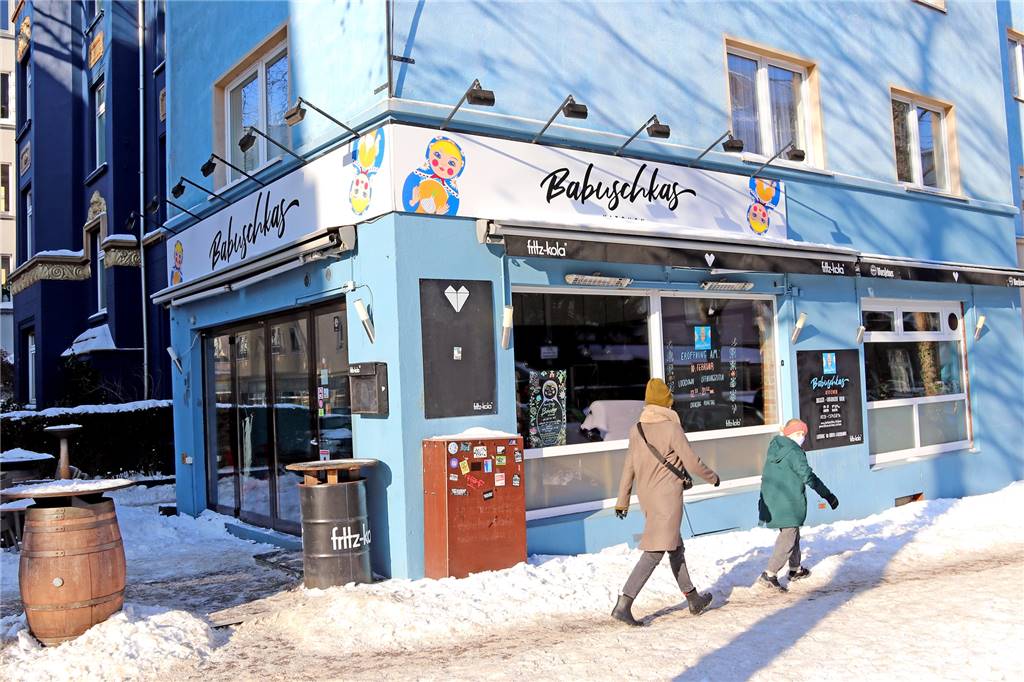 Im Kreuzviertel gibt’s jetzt Spezialitäten „aus der guten alten Sowjetunion“ Wo früher das "Esquina Central" und die Kneipe "Viertelliebe“ Gäste empfingen, bittet "Babuschkas Kitchen" heute russische, ukrainische und georgische Speisen an.