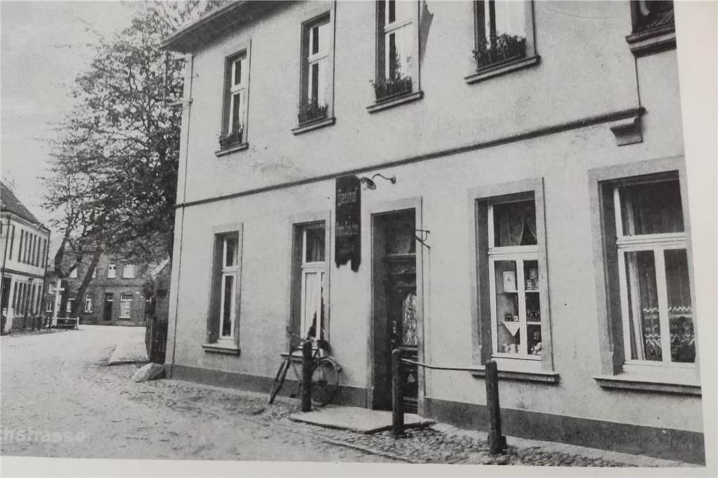 Kneipen-Kultur: Christoph Bennemann lädt zu Vorträgen an den Zapfhahn Wo früher die Gaststätte Schulten in der Eschstraße in Südlohn war, ist heute das Eiscafé Florenz der Familie Trovato zu finden.
