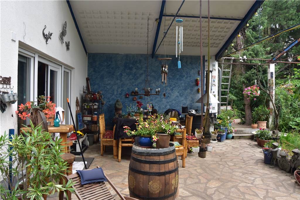 Roland Berger hat aus einer Wäscherei einen Traumgarten gestaltet Wo früher noch die Wäscherei war, ist heute die Terrasse des Gartens.
