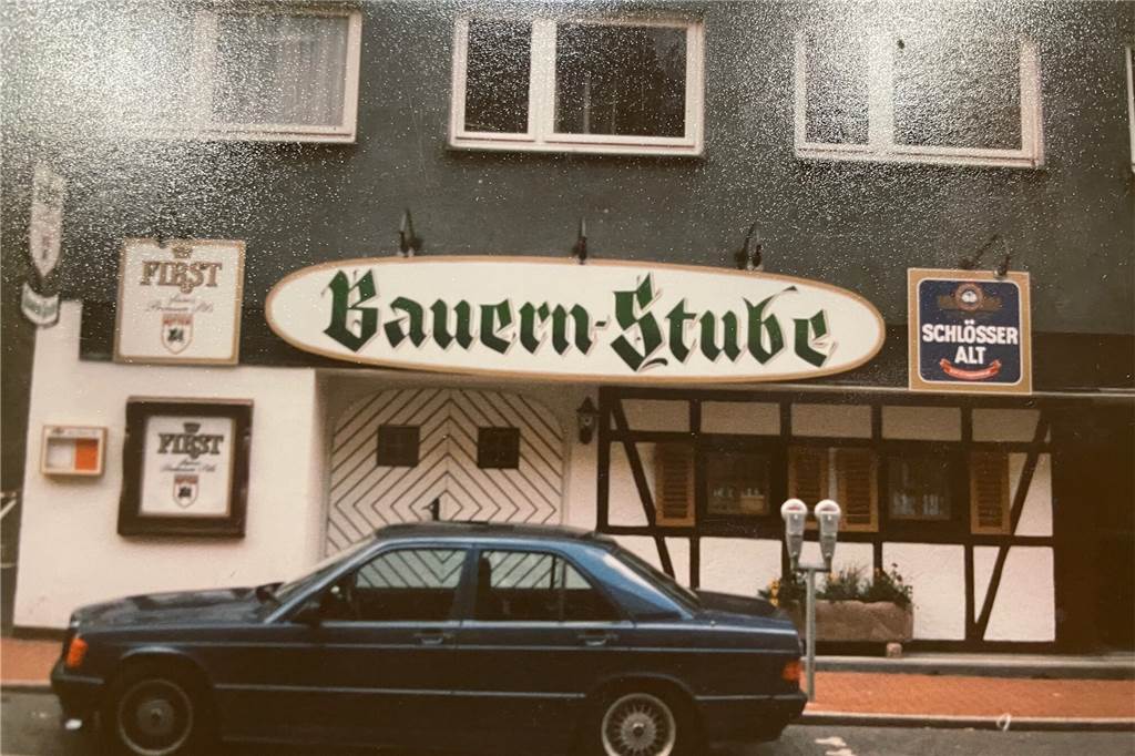 Wo heute die Klapsmühle in der Mühlenstraße ist, besuchten vor Jahrzehnten die Gäste die Bauern-Stube. Pächterin war die Goßmutter von Sarah Jastrzembski, die jetzt die Kneipe wieder eröffnet.