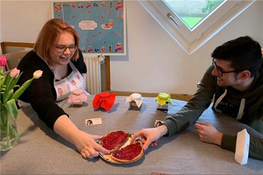 Besondere Marmelade selbstgemacht: So kann man sie nach Hause bestellen Wo kaufe ich gute Marmelade? Das geht im Geschäft, klar. Aber es geht auch beim Frauenhaus-Helferinnen-Team. Sie kochen besondere Sorten für den guten Zweck und liefern sie nach Hause.