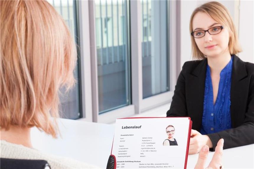„Wo sehen Sie sich in fünf Jahren?“ Mit solchen Fragen müssen Bewerber weiter rechnen. Foto: Christin Klose