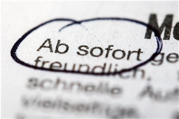 Woher die Eile? Ist eine Stelle „ab sofort“ zu besetzen, sollten Bewerber zumindest stutzig werden. Wurde dem Vorgänger vielleicht fristlos gekündigt? Foto: Andrea Warnecke