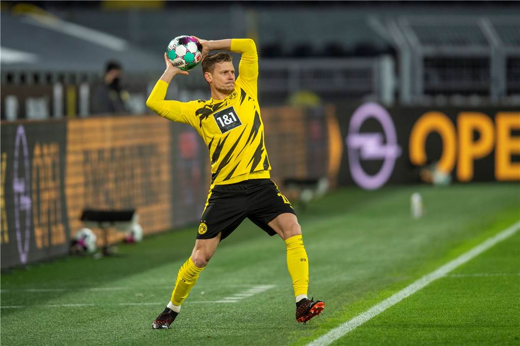 Experte: „Bei Einwürfen hat der BVB großes Verbesserungspotenzial“ Wohin mit dem Ball? Das Thema Einwürfe wird bei vielen Klubs sträflich vernachlässigt, meint Experte Thomas Grönnemark.