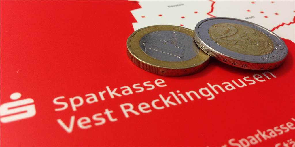 Wohin mit dem Geld in der inflationären Phase? Das fragen sich Menschen unter anderem in Castrop-Rauxel, die dafür bei Sparkasse und Volksbank so gut wie keine oder keine Zinsen bekommen.