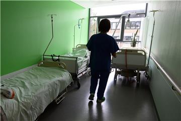 Wohin steuert die Pflege in Krankenhäusern? Immer mehr Patienten sollen in immer kürzerer Zeit versorgt werden.