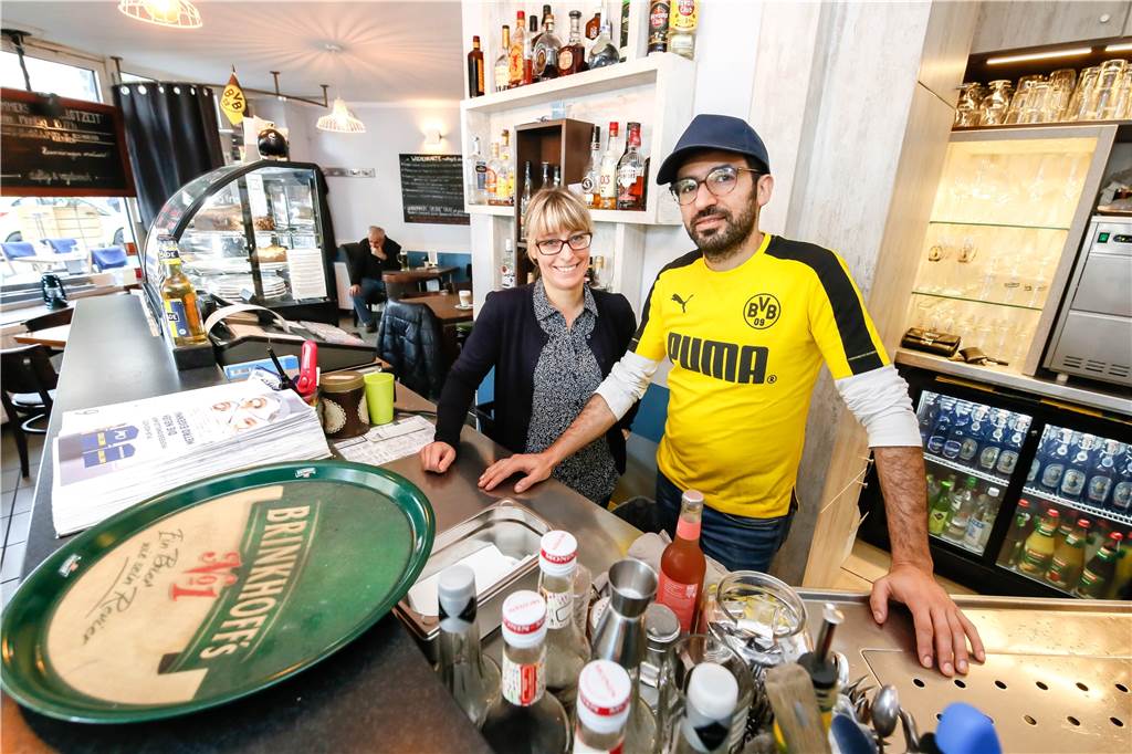 Gastro-Szene zu verlängertem Lockdown: „Sind froh, wenn wir überleben“ Wohnzimmer-Chef Simo Slaoui sagt: Der Betrieb kostet ihn gerade seine Ersparnisse. Das Bild zeigt ihn mit Eleonora Borghesi.