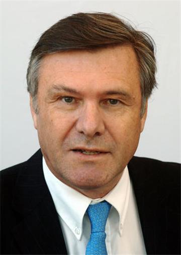 Wolfgang Gerhardt warnt die FDP vor einer Existenzkrise.