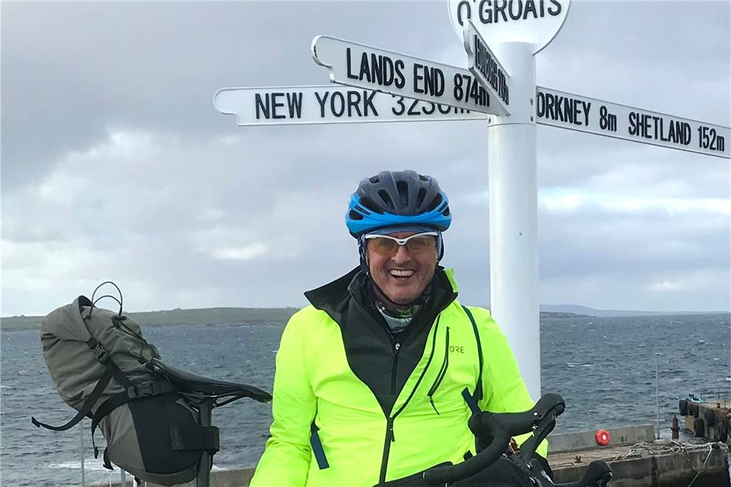 Wolfgang Kröger erreichte den bekannten Wegweiser in John o‘ Groats.