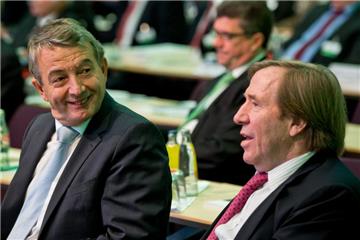Wolfgang Niersbach (l.) und Günter Netzer bei der Wahl zum DFB-Präsidenten im Jahr 2013.