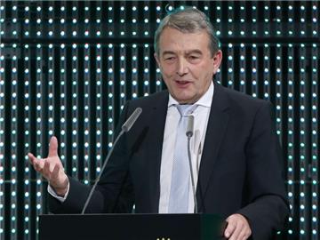 Wolfgang Niersbach muss sich mit einer WM im Winter erst noch anfreunden. Foto: Malte Christians