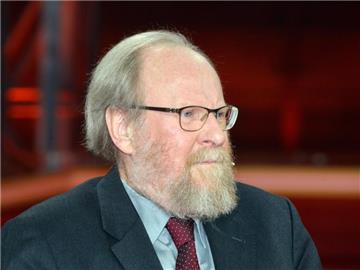 Wolfgang Thierse wird für sein kulturpolitisches Engagement geehrt. Foto: Karlheinz Schindler