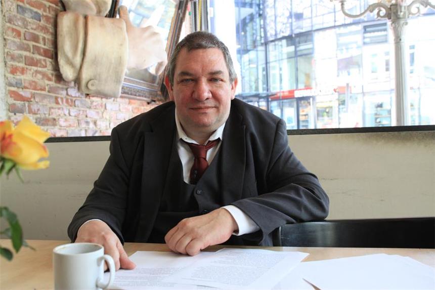Bürgermeister-Wahl: Gleich zwölf Bewerber Wolfgang Wendland will in Bochum in eine neue Richtung lenken.