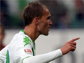 Wolfsburgs Bas Dost bekam die volle Kritik seines Trainers ab. Foto: Peter Steffen