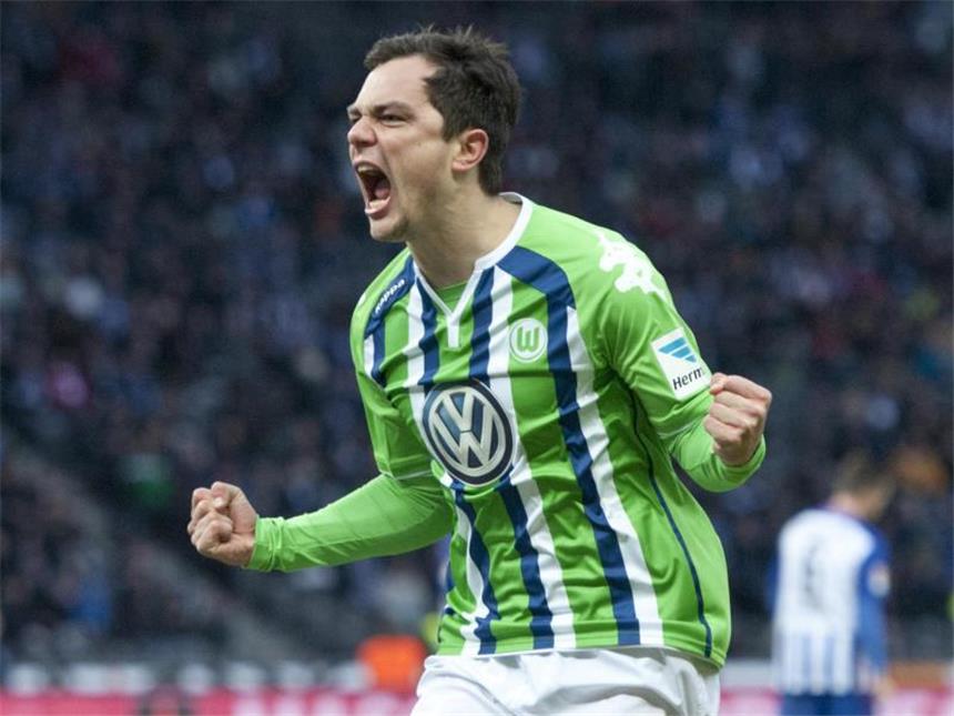 Elf Zahlen zum 22. Spieltag der Fußball-Bundesliga Wolfsburgs Marcel Schäfer traf gegen die Hertha. Foto: Annegret Hilse