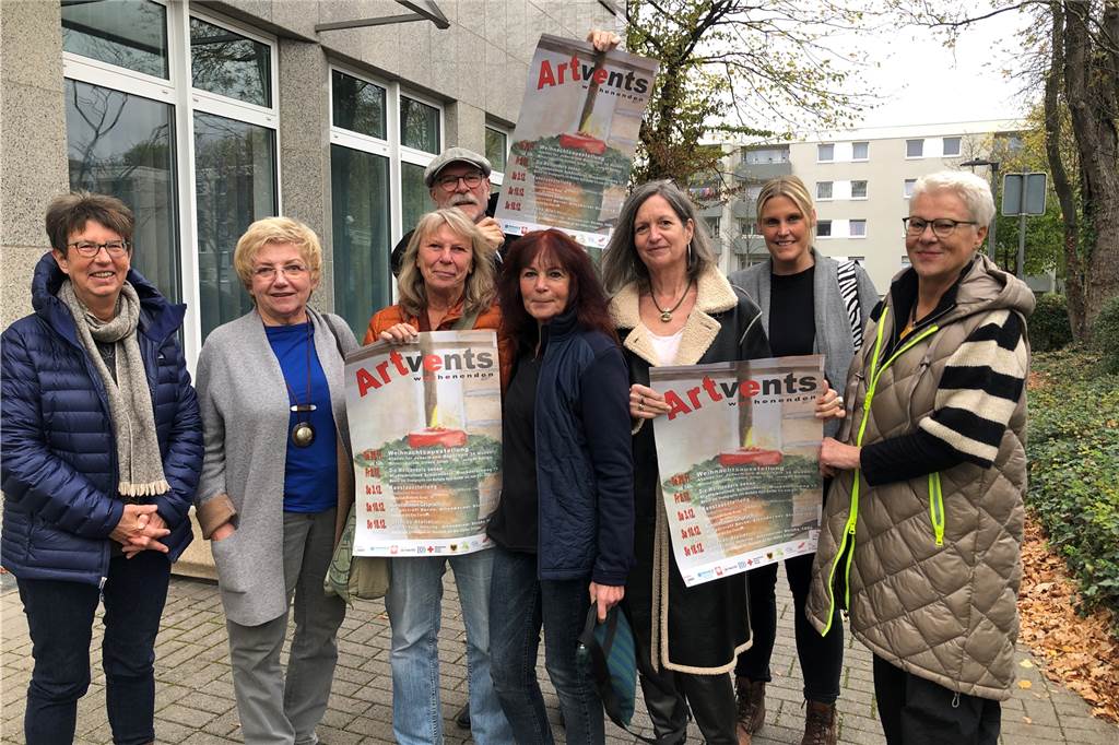 Scharnhorst setzt der Tristesse Freude und Schönheit entgegen Wollen den Advent künstlerisch gestalten (v.l.): Susanne Schulte, Chris Adrian, Martina Dickhut, Fern Mehring, Barbara Hein-Dadfar, Eva Zimnoch, Christina Groth und Gertrud Löhken-Mehring.