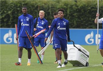 Wollen künftig nicht mehr nur das Trainingsmaterial schleppen (v.l.): Haji Wright, Luke Hemmerich und Weston McKennie.