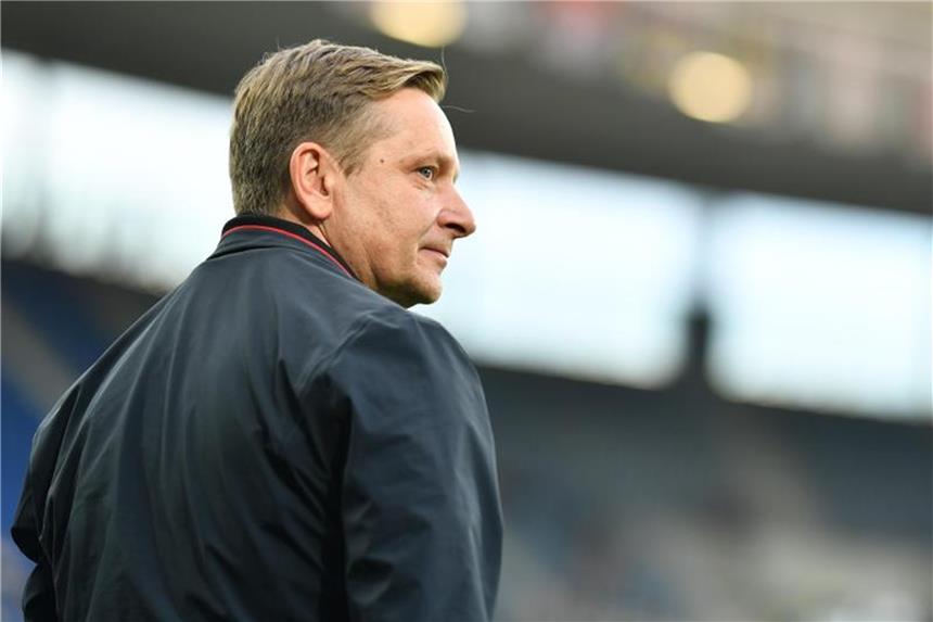 Manager Heldt lässt 96-Zukunft weiter offen Wollte nach Wolfsburg, bleibt in Hannover: Sportdiektor Horst Heldt. Foto: Uwe Anspach