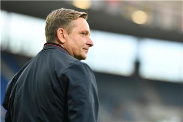 Wollte nach Wolfsburg, bleibt in Hannover: Sportdiektor Horst Heldt. Foto: Uwe Anspach