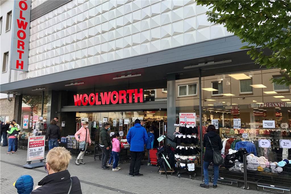 Verkaufsoffene Advents-Sonntage: „Die haben einen Nagel in der Birne“ Woolworth gehört zu den Ketten, die sich über das Angebot des Landes für verkaufsoffene Advents-Sonntag freuen.