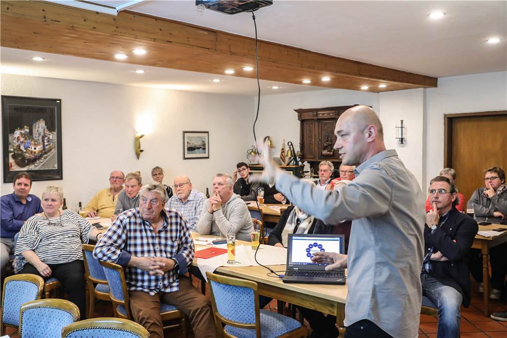 Hochofen-Investor stimmt die Bürger in Hörde auf seine Pläne für das Schalthaus ein World of Walas will das denkmalgeschützte Industriegebäude in ein Haus-in-Haus-System verwandeln und Selbstständige hineinholen.