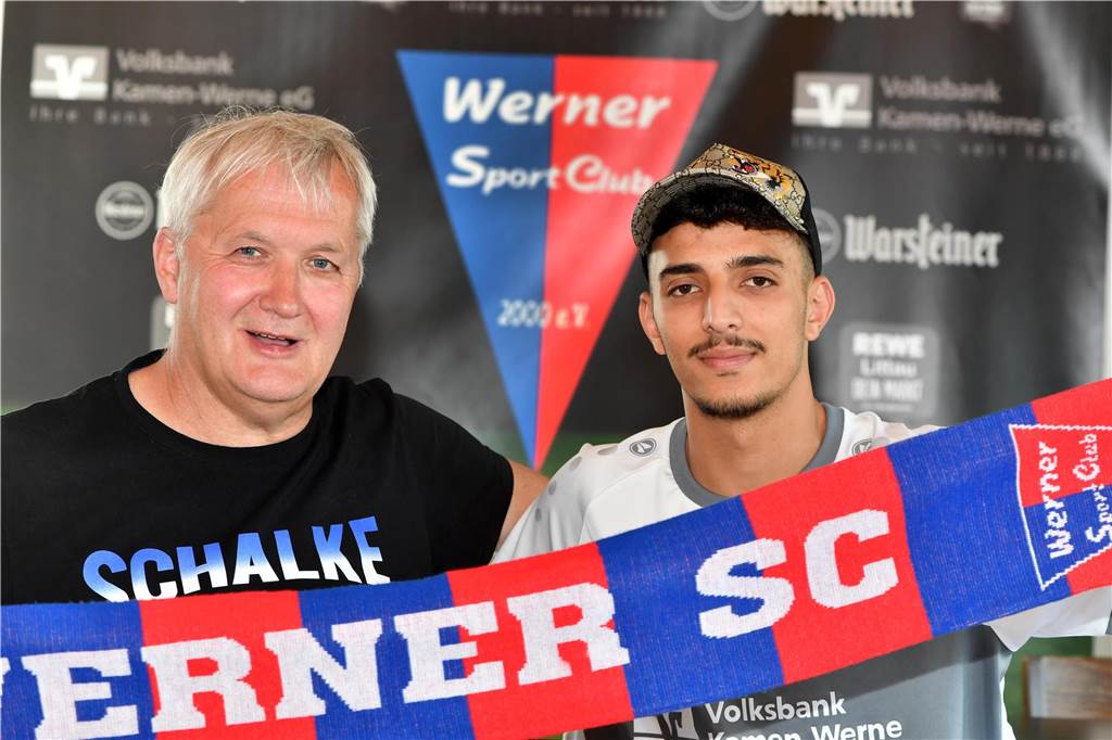 Spieler verlässt Werner SC trotz angeblicher Zusage: „Finde es bodenlos und respektlos“ WSC-Fußballchef Thomas Overmann (l.) bei der Vorstellung von Oussama Daoudi im vergangenen Jahr.