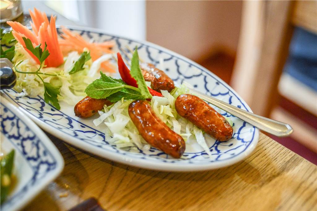 Winziges Restaurant bringt laotische Küche ins Ruhrgebiet "Würstchen" im laotischen Restaurant Poukhoun.
